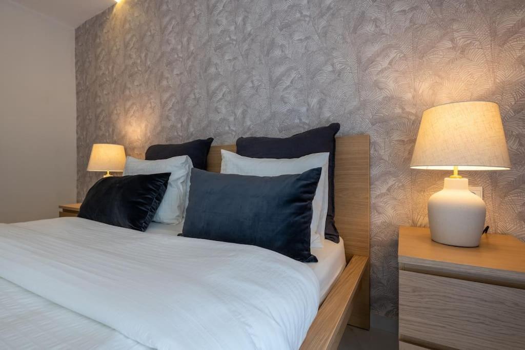Luxury One Bedroom - Center 3 Apartment *